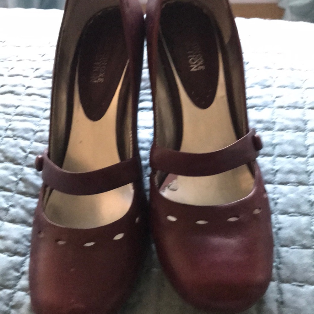 Kenneth Cole reaction pumps